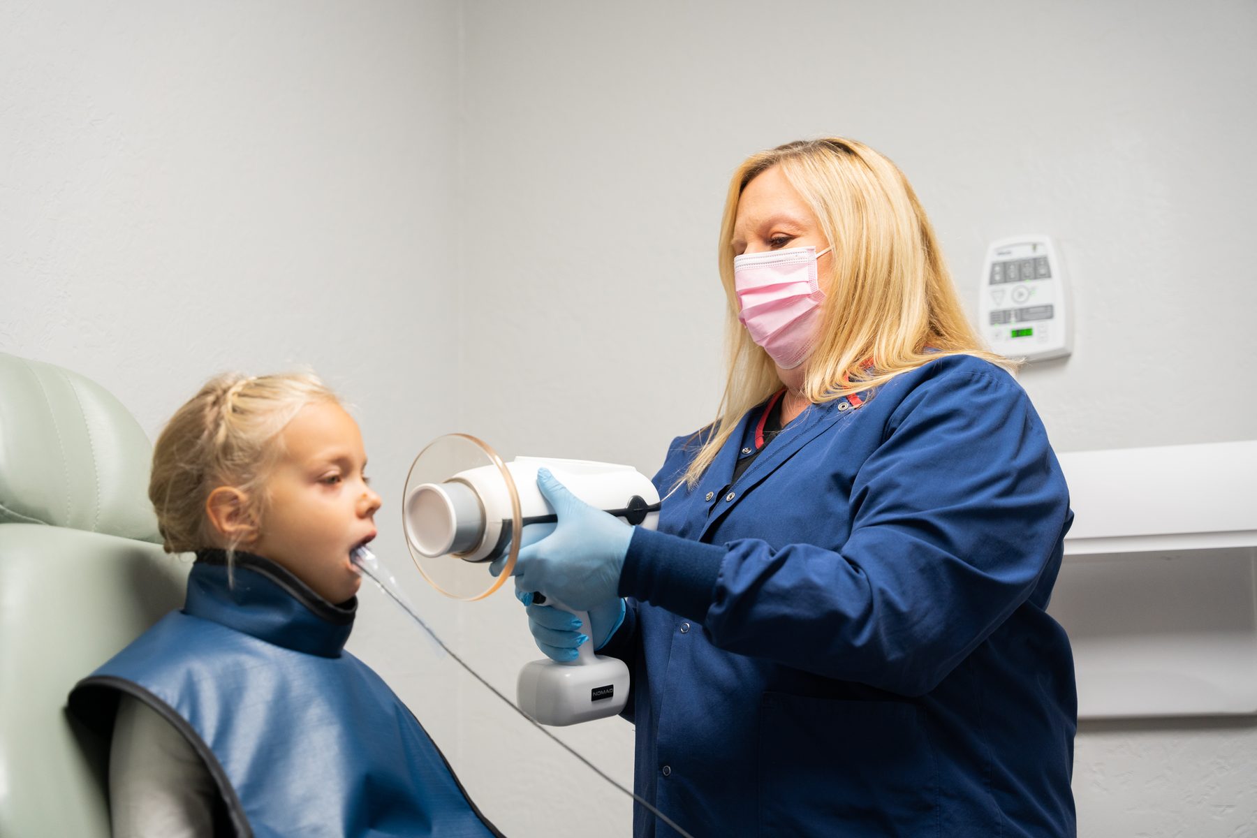 A calm pediatric dental visit